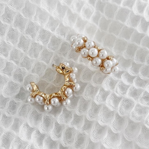 ✨🆕 "Darla" Pearl Earrings - Picture 2 of 6